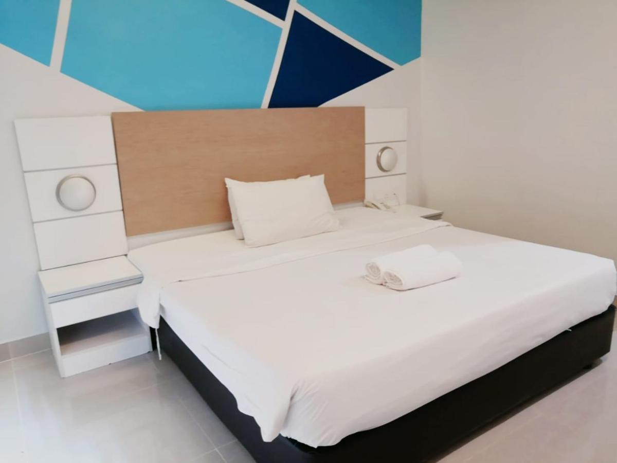 Bangi Business Hotel Kampong Sungai Ramal Dalam Exterior foto